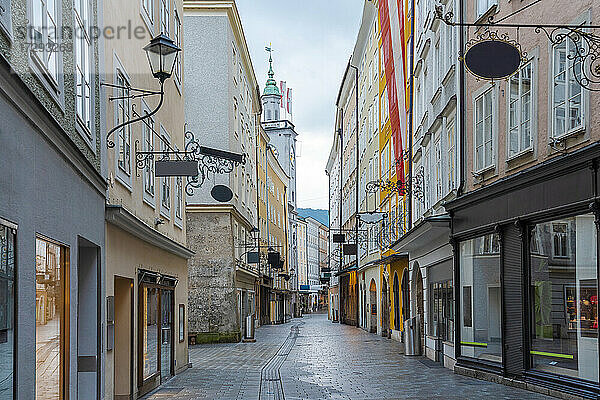 Österreich  Land Salzburg  Salzburg  Geschäfte in der historischen Getreidegasse