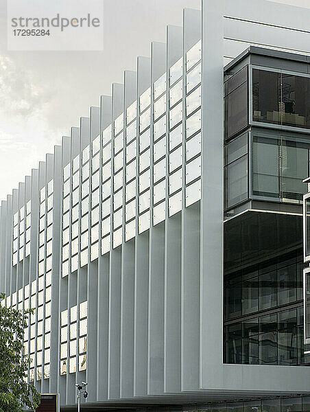 Spanien  Madrid  Modernes Äußeres des Hauptsitzes von Repsol Campus