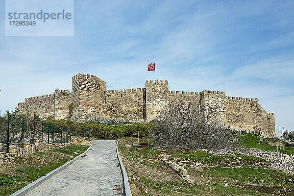 Türkei  Provinz Izmir  Selcuk  Fußweg vor der Burg Ayasuluk