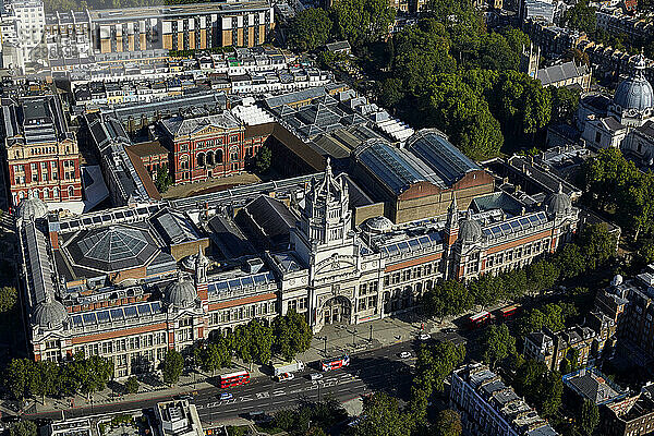 UK  London  Luftaufnahme des Victoria and Albert Museum in Kensington