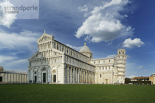 Italien  Toskana  Pisa  Kathedrale von Pisa und Schiefer Turm