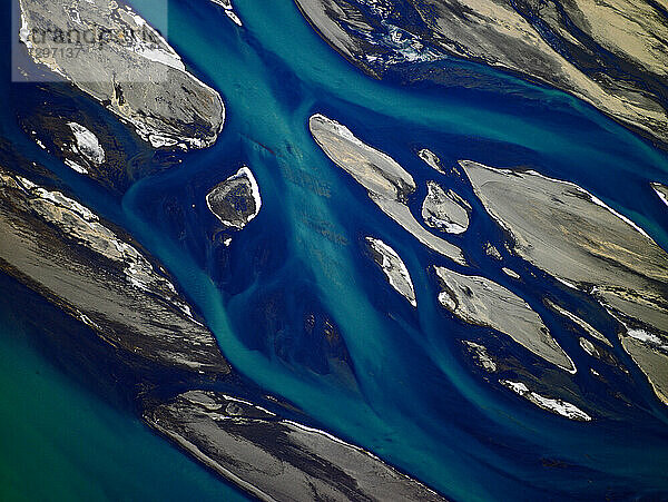 Luftaufnahme des Gletscherflusses Þjórsá im Süden Islands