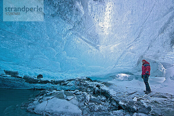 Erkundung einer Eishöhle unter dem Vatnajokull - Europas größtem Gletscher