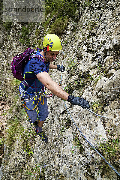 Klettersteig mit dem Namen Estrechos de La Hoz in Teruel  Aragonien in Spanien.