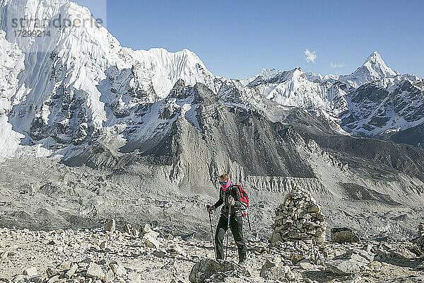Bergsteigerin nimmt Kurs auf den Mount Everest