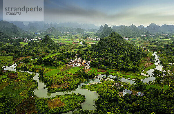 Xianggong-Hügellandschaft in Guilin