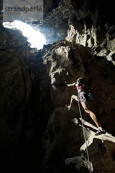 Klettern aus der Angstzustands-Krisenhöhle am Crazy Horse Buttress