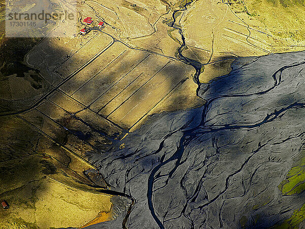 Luftaufnahme eines Flussdeltas im Süden von Island