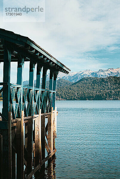 Holzsteg in der Bucht des Nahuel Huapi-Sees  Patagonien  Argentinien