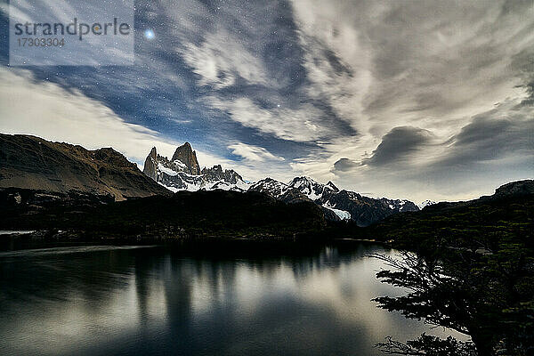 Sternennacht auf dem Berg Fitz Roy in Patagonien  Argentinien