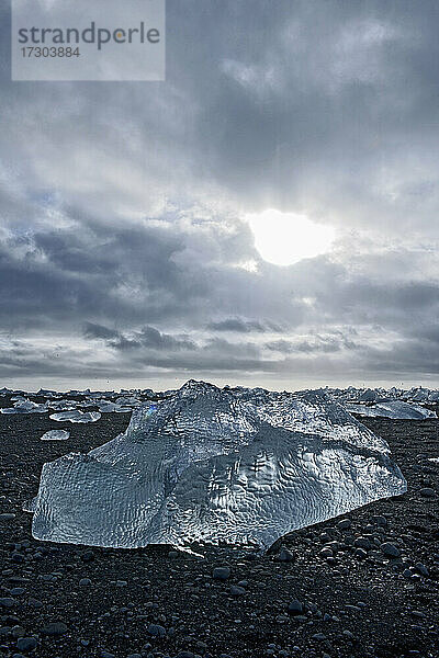 Eisbergschmelze an der berühmten Gletscherlagune Jökulsárlón