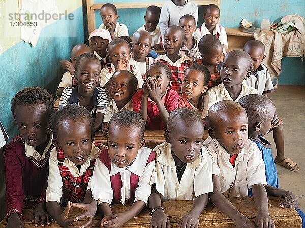 Schulklasse  Schulkinder in einer Dorfschule  Umoja  Kenia  Afrika