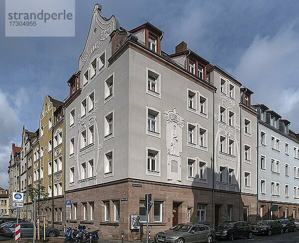 Wohnhäuser mit dekorativen Jugendstilfassaden  1908 gebaut  Nürnberg  Mittelfranken  Bayern  Deutschland  Europa