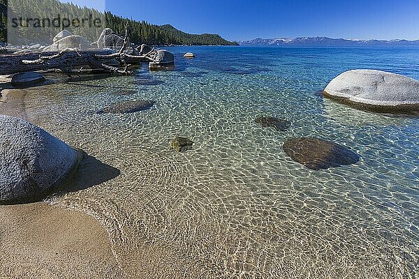 Schöne klare Wasser Uferlinie des Lake Tahoe