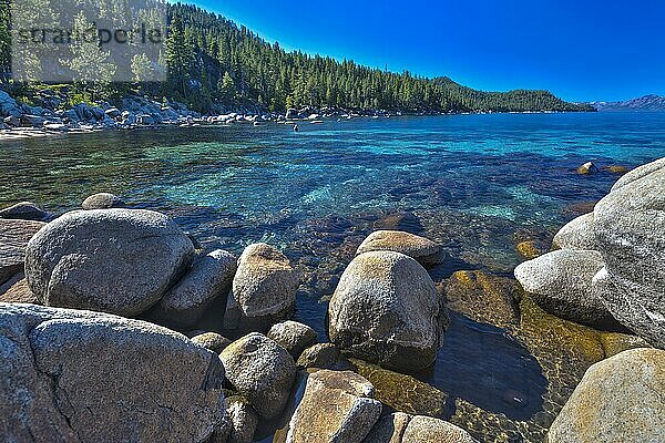 Schöne klare Wasser Uferlinie des Lake Tahoe