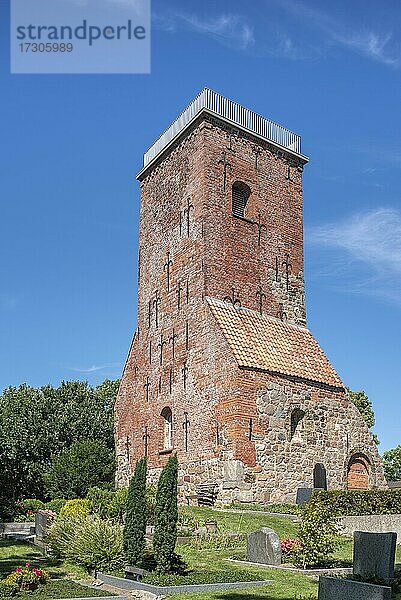 Ochsenturm als Rest der ehemaligen mittelalterlichen Kirche  Imsum Ortsteil von Langen  Niedersachsen  Deutschland  Europa