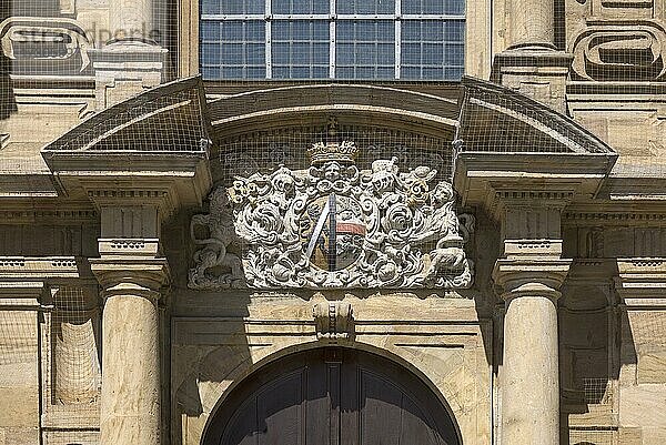 Wappen des Fürstbischofs Marquard Sebastian Schenk von Stauffenberg  1683-1693  Portal der Pfarrkirche St. Martin  Bamberg  Oberfranken  Bayern  Deutschland  Europa