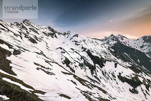 Gipfel von Großglockner  Sonnenwelleck  Fuscherkarkopf  Abendstimmung  Großglockner Hochalpenstraße  Nationalpark Hohe Tauern  Salzburg  Österreich  Europa