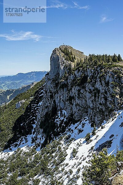 Gipfel  Breitenstein mit wenig Schnee im Frühsommer  Fischbachau  Bayern  Deutschland  Europa