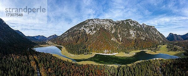 Luftaufnahme  Mittersee und Lödensee  Chiemgauer Alpen  Reit im Winkl  Bayern  Deutschland  Europa