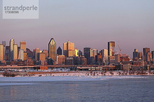 Stadt bei Sonnenaufgang  Montreal  Provinz Quebec  Kanada  Nordamerika
