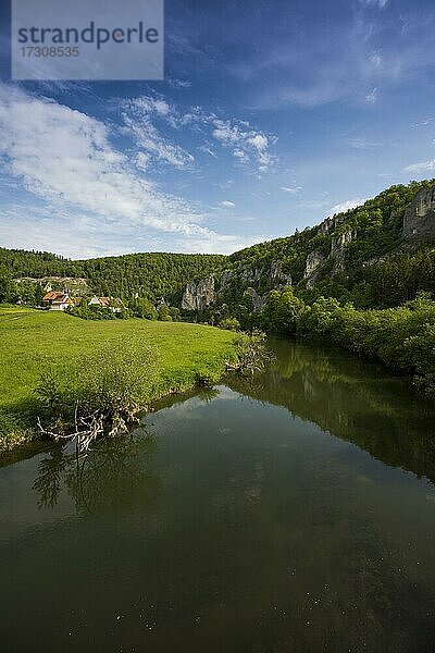 St. Georgs-Kapelle und Rabenfelsen  bei Thiergarten  Naturpark Obere Donau  Oberes Donautal  Donau  Schwäbische Alb  Baden-Württemberg  Deutschland  Europa