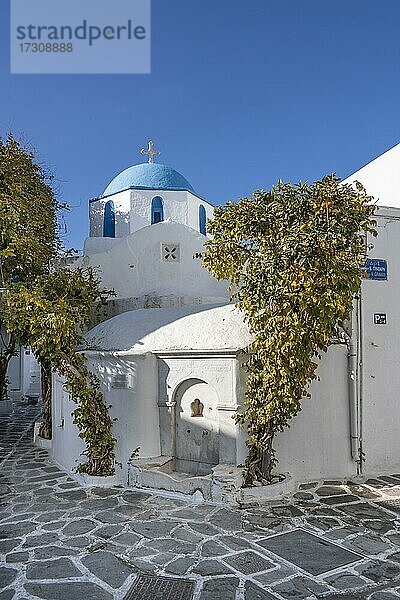 Blau-Weiße Griechisch-Orthodoxe Kirche in der Altstadt von Parikia  Paros  Kykladen  Ägäis  Griechenland  Europa