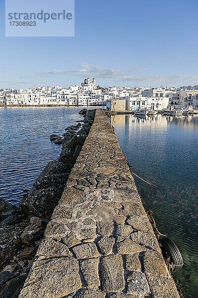 Hafenmauer  Hafenstadt Naoussa  Insel Paros  Kykladen  Griechenland  Europa