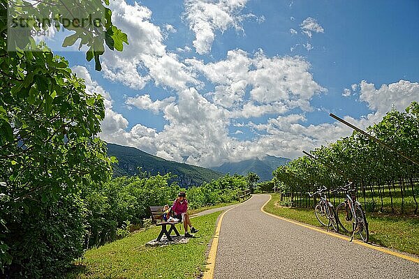 Rast am Etschradweg  Santa Lucia  Trentino-Alto Adige  Italien  Europa