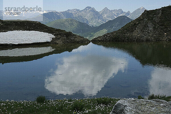 Majestätischer Blick auf den Bergfluss  Valle Stura  Italien