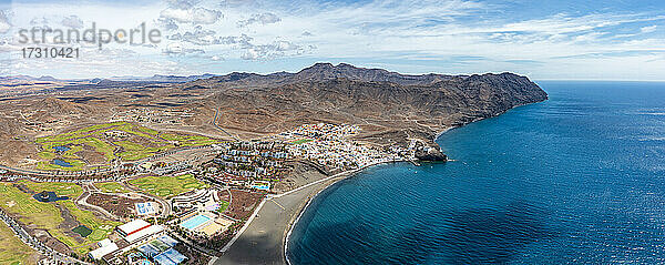 Vulkanstrand des touristischen Badeortes Las Playitas  Luftaufnahme  Fuerteventura  Kanarische Inseln  Spanien  Atlantik  Europa