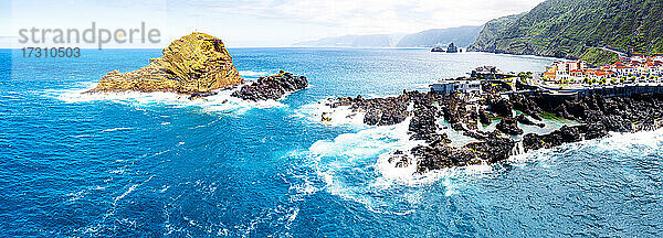Natürliche Salzwasserschwimmbecken aus Vulkangestein  Porto Moniz  Insel Madeira  Portugal  Atlantik  Europa