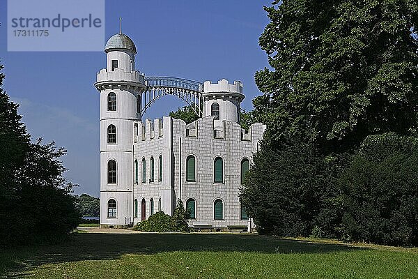 Schloss auf der Pfaueninsel  Berlin  Deutschland  Europa