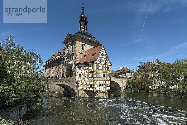 Altes Rathaus in die Regnitz 1461 gebaut  Bamberg  Oberfranken  Bayern  Deutschland  Europa