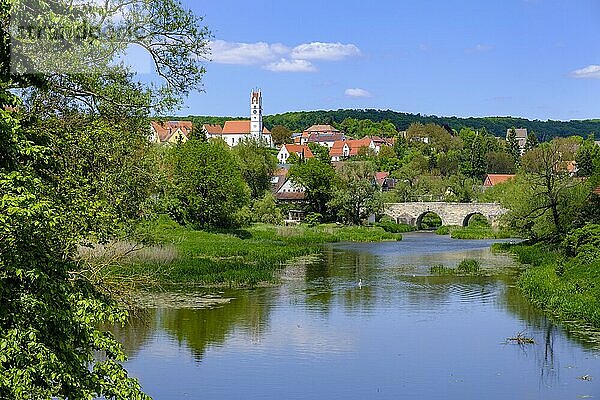 Fluss Wörnitz und Altstadt  Harburg  Donau-Ries  Schwaben  Bayern  Deutschland  Europa