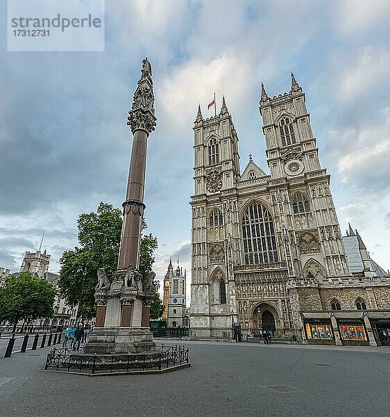 Westminster Abbey mit Crimes and Indian Mutiny Memorial  London  England  Großbritannien  Europa