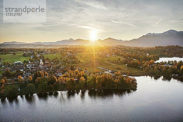 Seehausen am Staffelsee  Sonnenaufgang im Herbst  Drohnenaufnahme  Alpenvorland  Oberbayern  Bayern  Deutschland  Europa