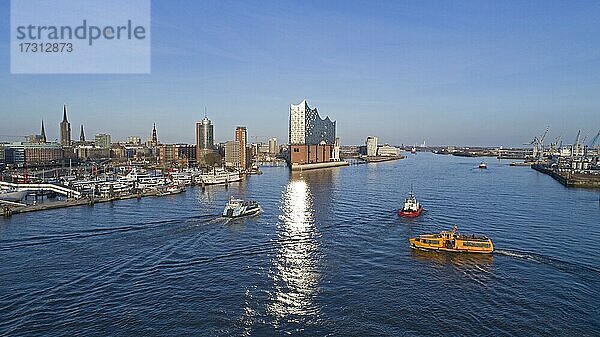 Luftaufnahme  Landungsbrücken  Elbphilharmonie  Hamburg  Deutschland  Europa