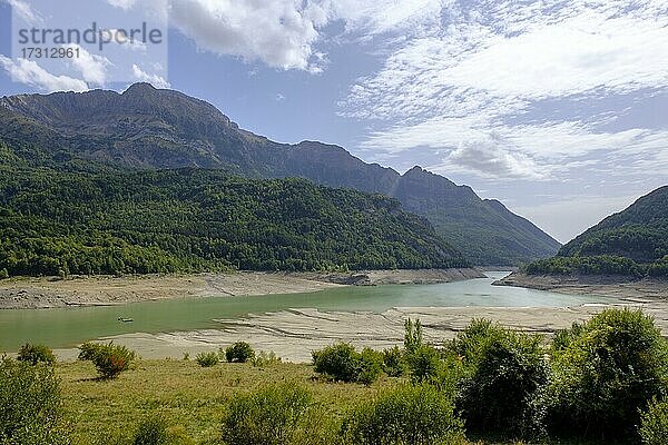 Sallent de Gállego  Sallent de Galligo  Stausee Embalse de Lanuza  Pyrenäenhauptkamms  Provinz Huesca  Pyrenäen  Aragonien  Spanien  Europa