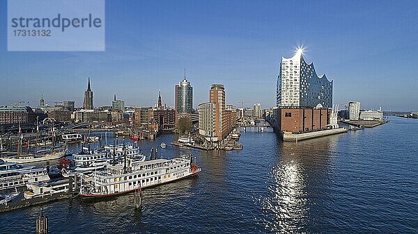 Luftaufnahme  Landungsbrücken  Elbphilharmonie  Hamburg  Deutschland  Europa