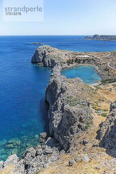 Blick über Türkises Meer  Küste von Rhodos  Dodekanes  Griechenland  Europa