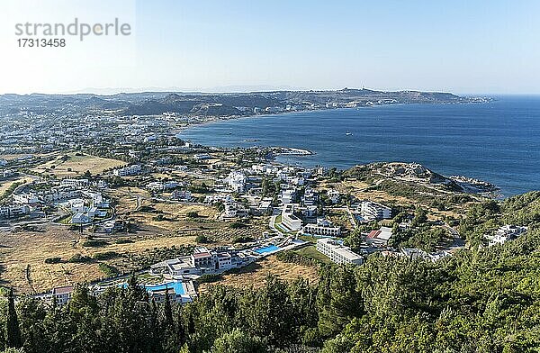Blick über die Faliraki  Küste  Rhodos  Dodekanes  Griechenland  Europa