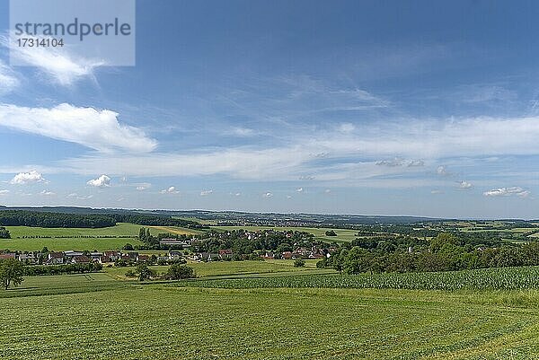 Landschaft mit fränkischen Dörfern  Eckental  Mittelfranken  Bayern  Deutschland  Europa