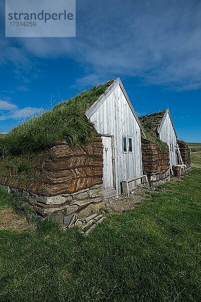 Pferdestall und Geräteschuppen in originaler Torfbauweise  Lýtingsstaðir  Nord-Island  Island  Europa