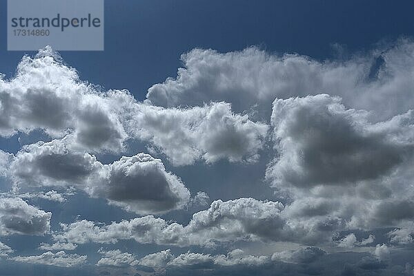 Wolkenformationen  Bayern  Deutschland  Europa