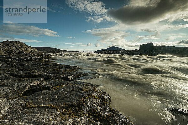 Stromschnellen  reißender Gletscherfluss Jökulsá á Fjöllum  isländisches Hochland  Island  Europa