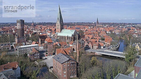 Luftaufnahme  Altstadt  Lüneburg  Niedersachsen  Deutschland  Europa