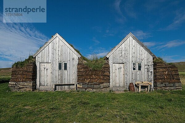 Pferdestall und Geräteschuppen in originaler Torfbauweise  Lýtingsstaðir  Nord-Island  Island  Europa