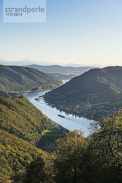 Blick von der Burg Aggstein über die Donau. Wachau  Österreich  Europa