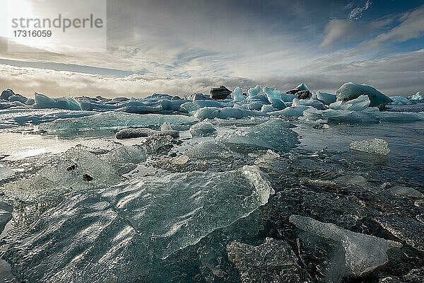 Eisberge  Gletscherlagune Jökulsárlón  Südisland  Island  Europa